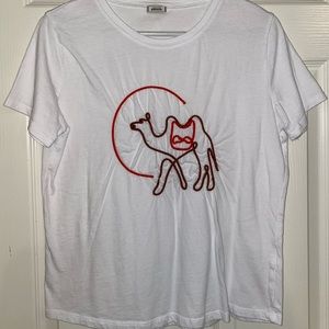Camel stitched white tee